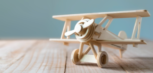 drewniany model samolotu
